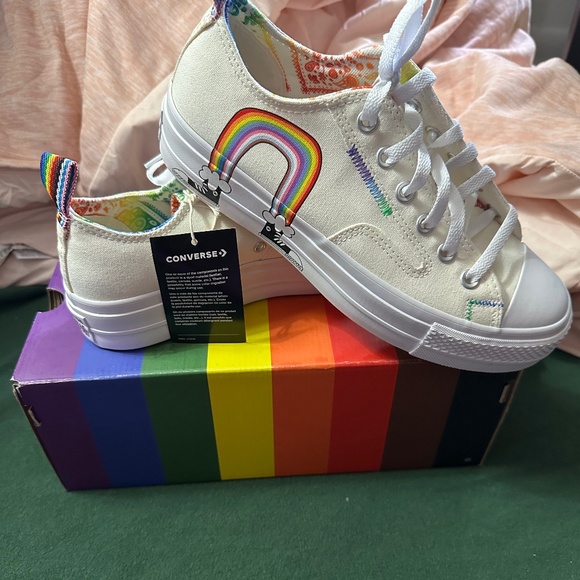 PRIDE Converse - Picture 1 of 4
